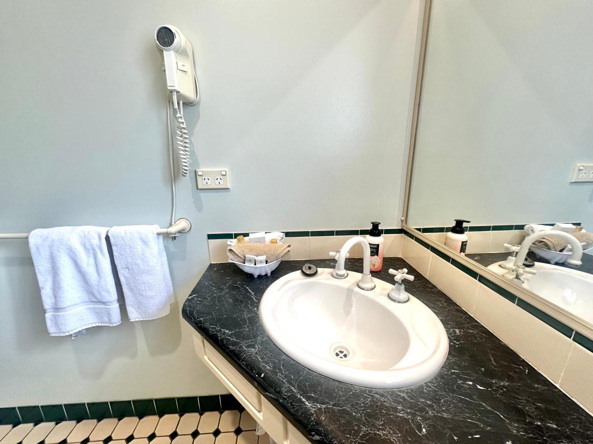 Elite Motor Inn Армидейл Экстерьер фото